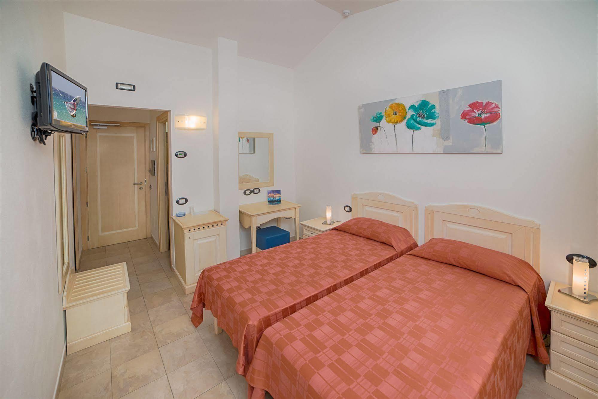 Hotel Ristorante Il Vascello Costa Rei Bagian luar foto