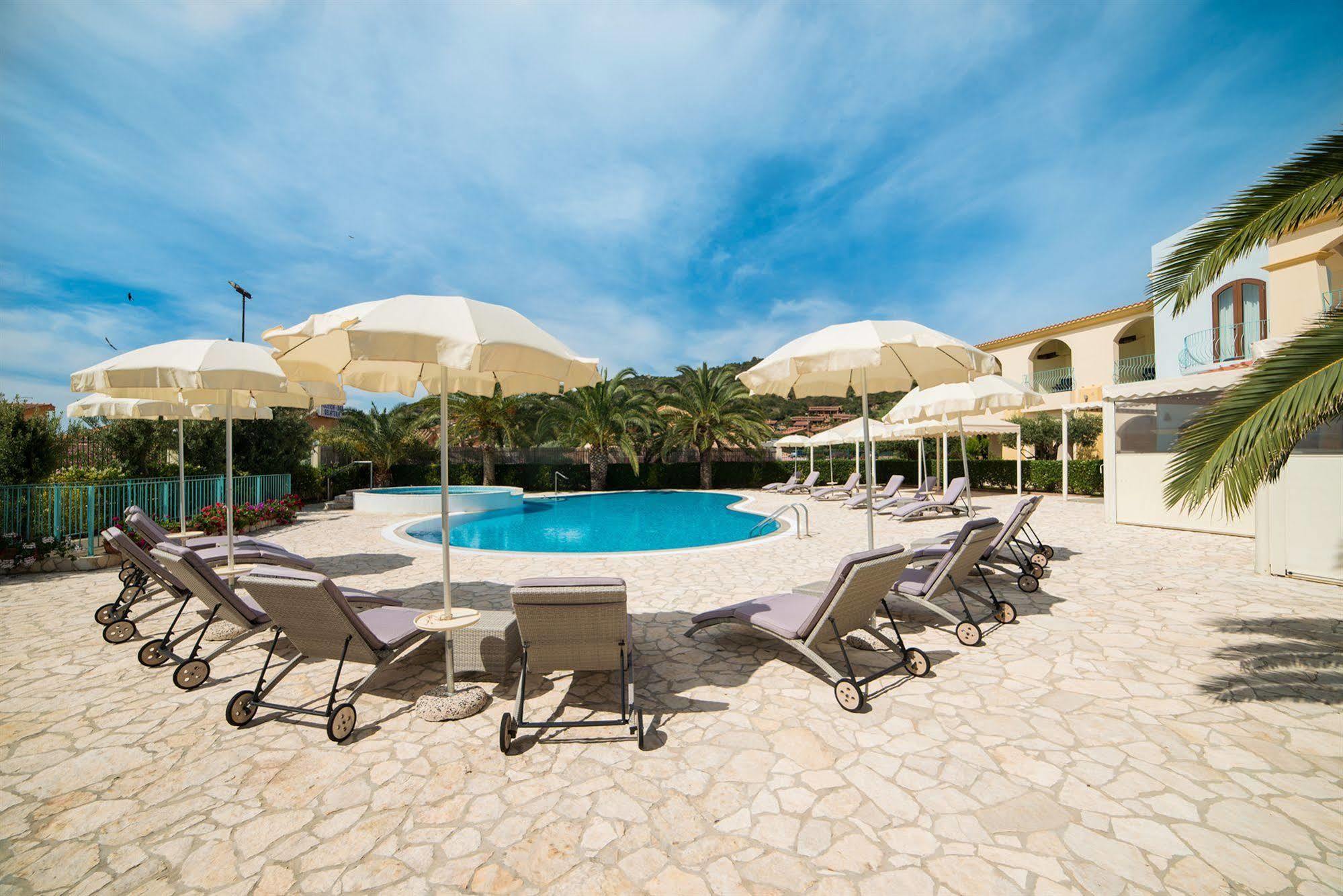 Hotel Ristorante Il Vascello Costa Rei Bagian luar foto