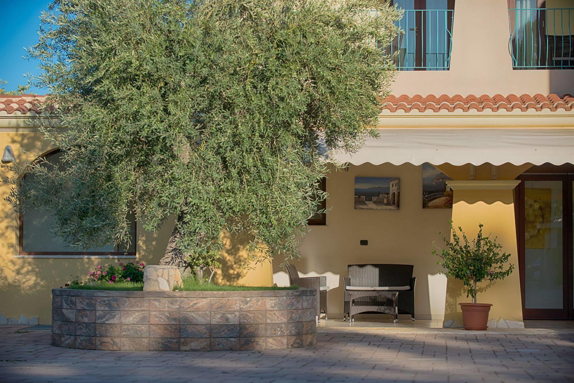 Hotel Ristorante Il Vascello Costa Rei Bagian luar foto