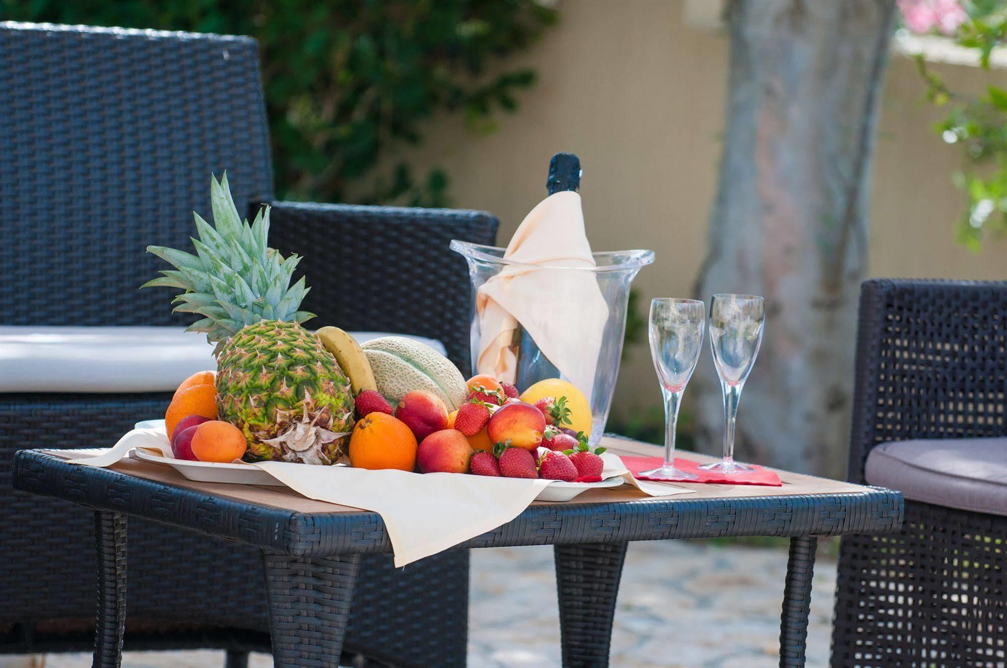 Hotel Ristorante Il Vascello Costa Rei Bagian luar foto